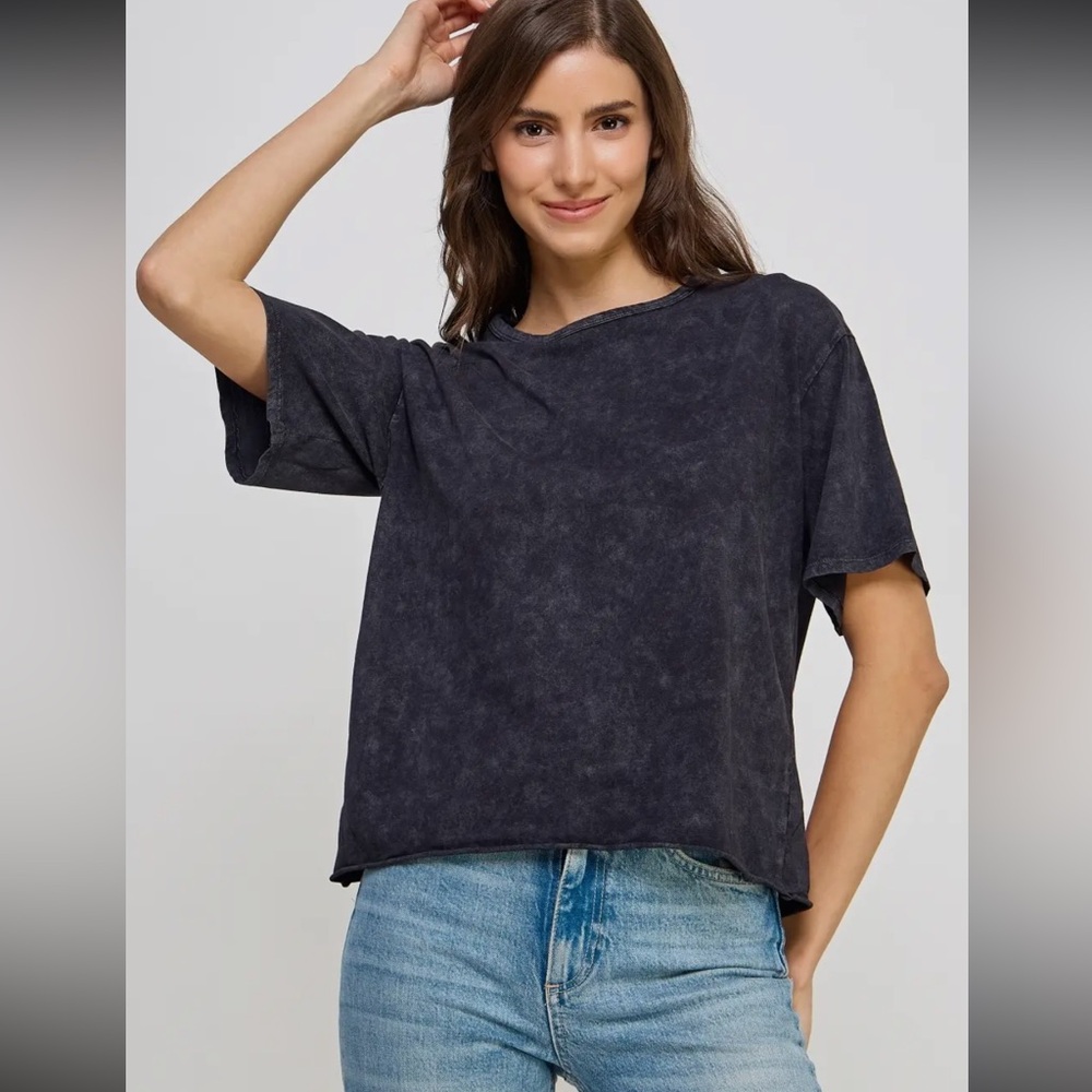 155. Mineral washed long cropped T-shirt in charcoal black